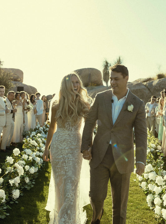 garden-aisle-flowers-couple