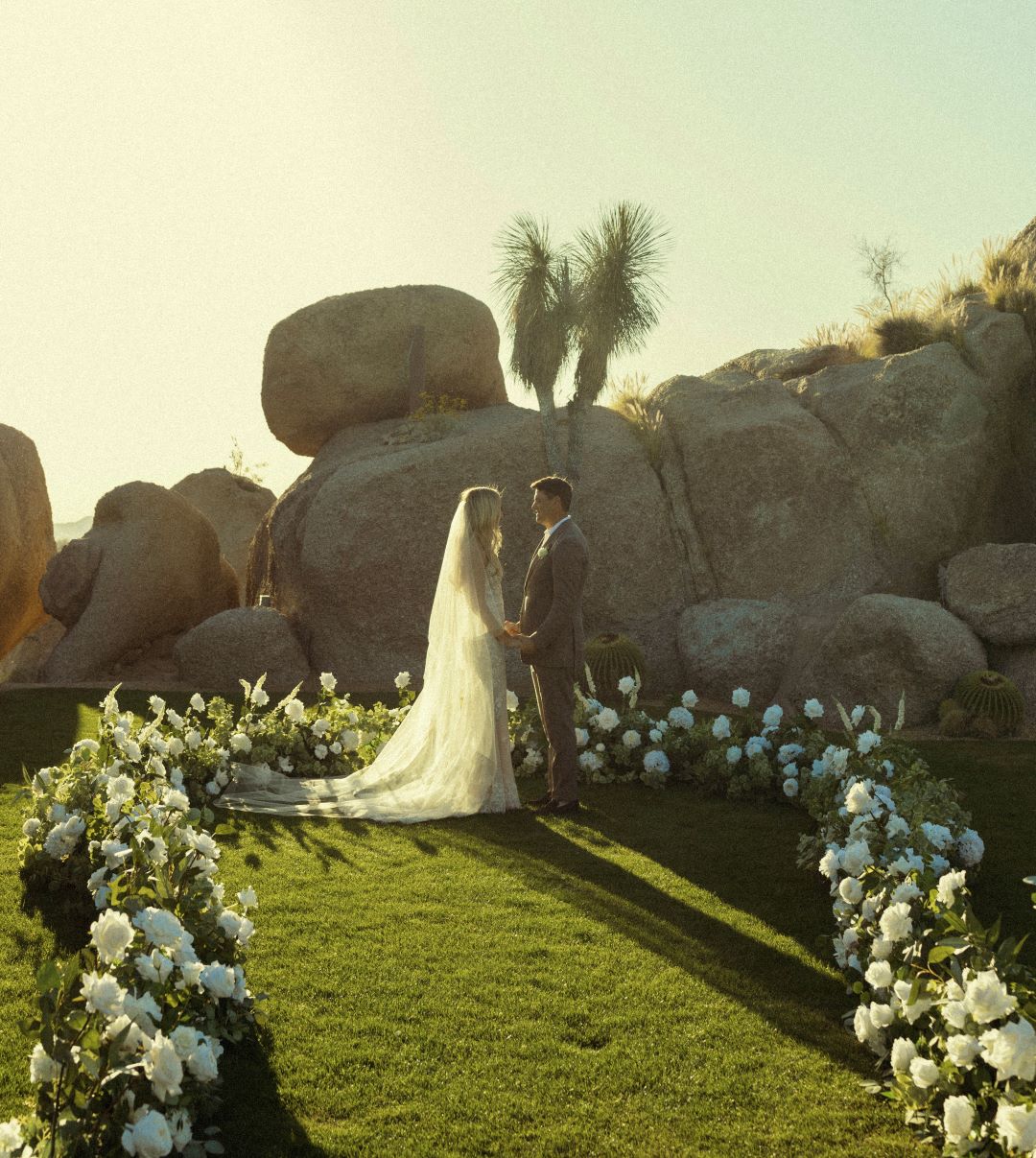 aisle flowers and wedding couple
