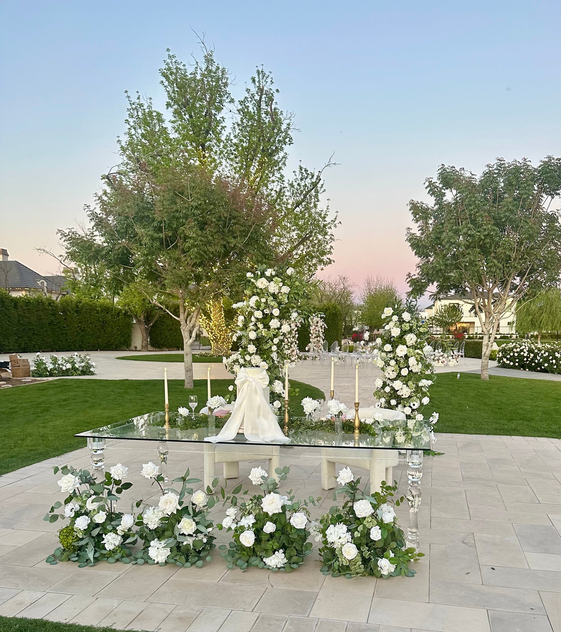garden-aisle-flowers-cake-table