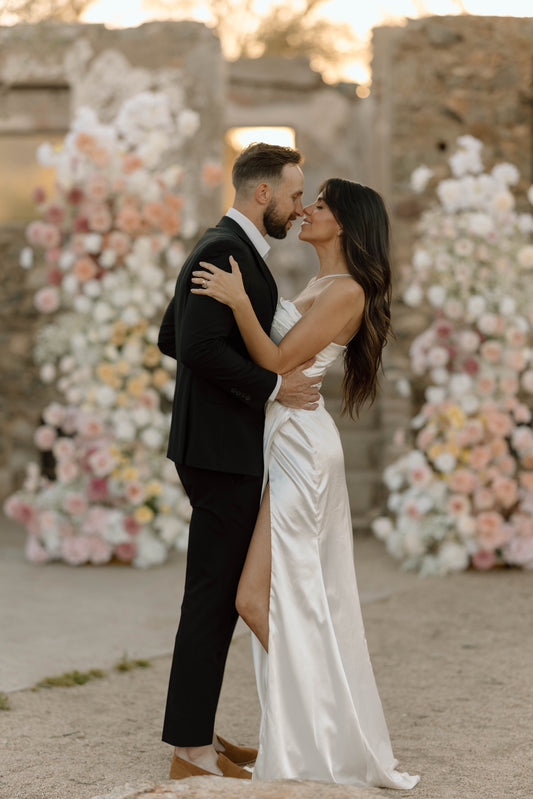 lilah-wedding-arch-ruins