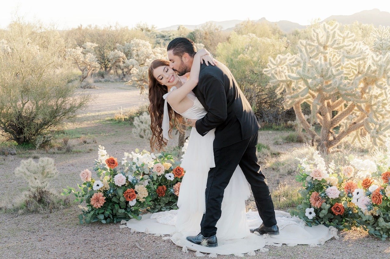 hallie-aisle-flowers-couple