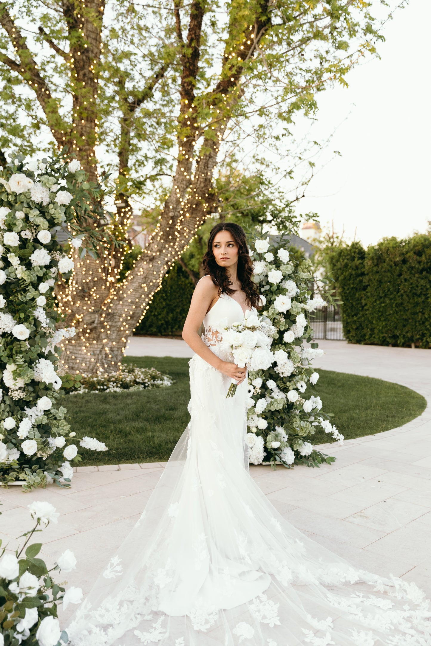 sydney-wedding-arch-with-bride